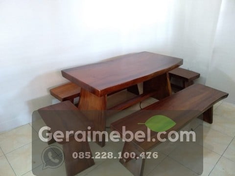 Set Meja Kayu Utuh Trembesi