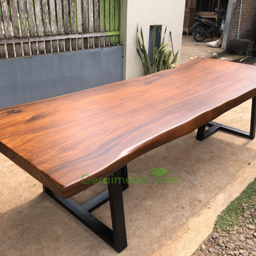Meja Kayu Trembesi Panjang Solid Desain Natural