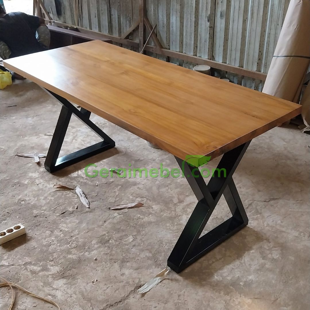 Meja kerja kayu jati minimalis kaki besi