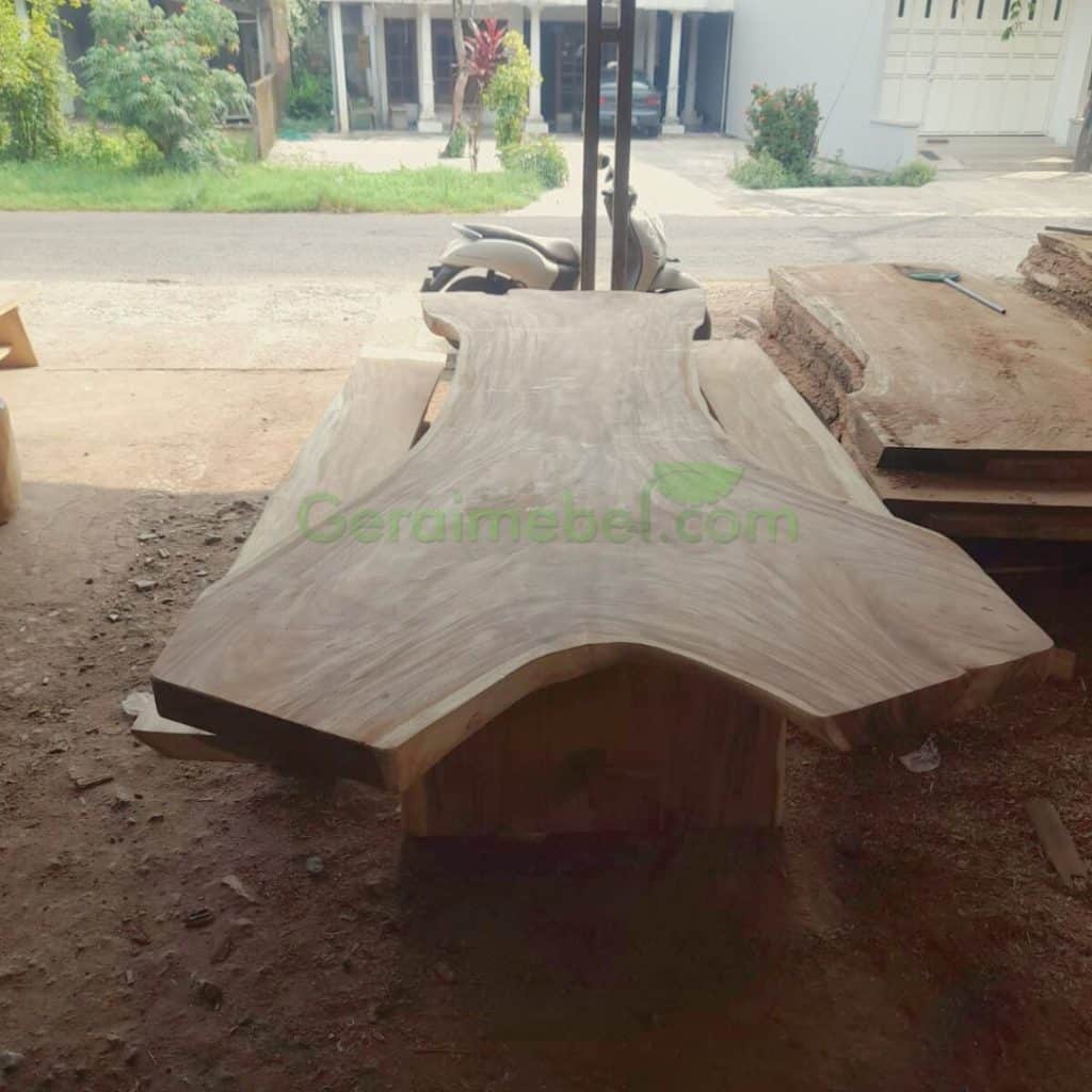 Desain Meja Makan Solid Wood Trembesi Natural